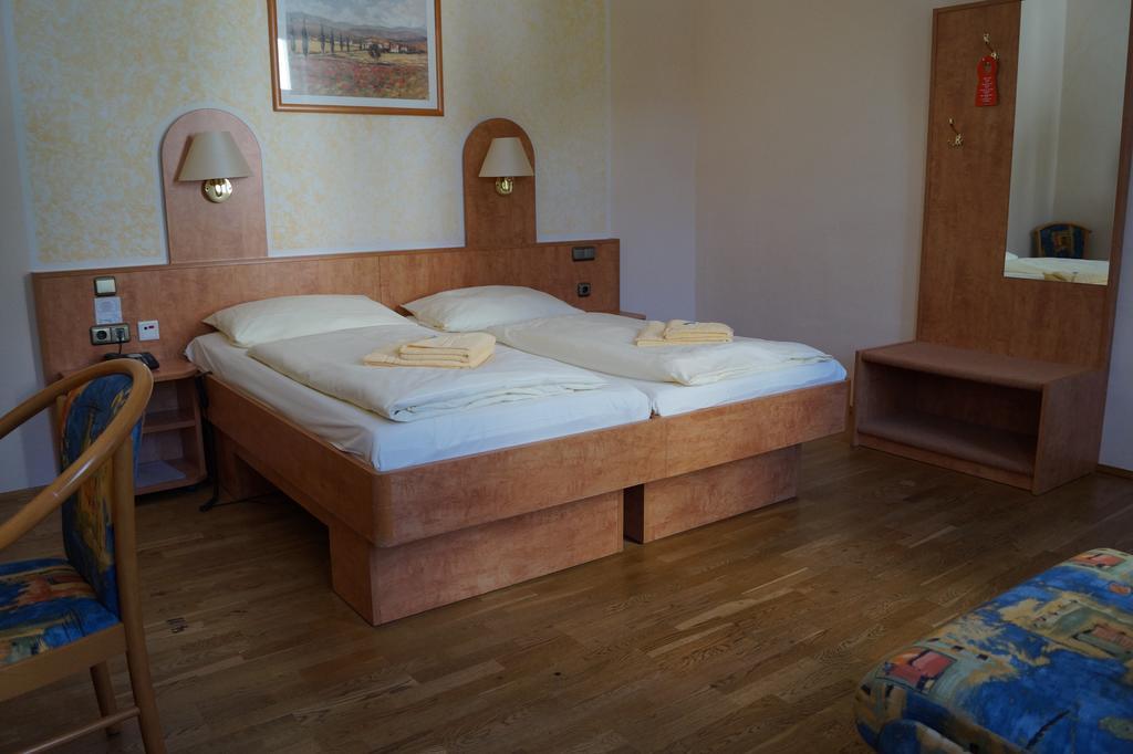 Schlosshotel Am Hainich Behringen  Oda fotoğraf